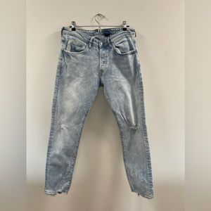 H&M light wash ripped jeans